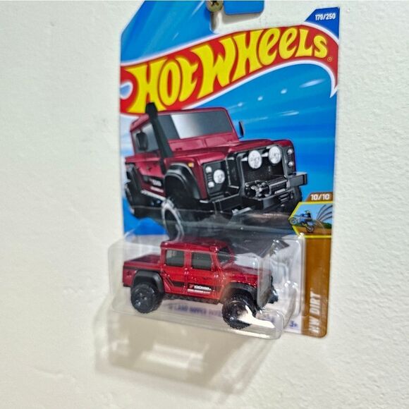 HotWheels Red Land Rover - Picture 2 of 4